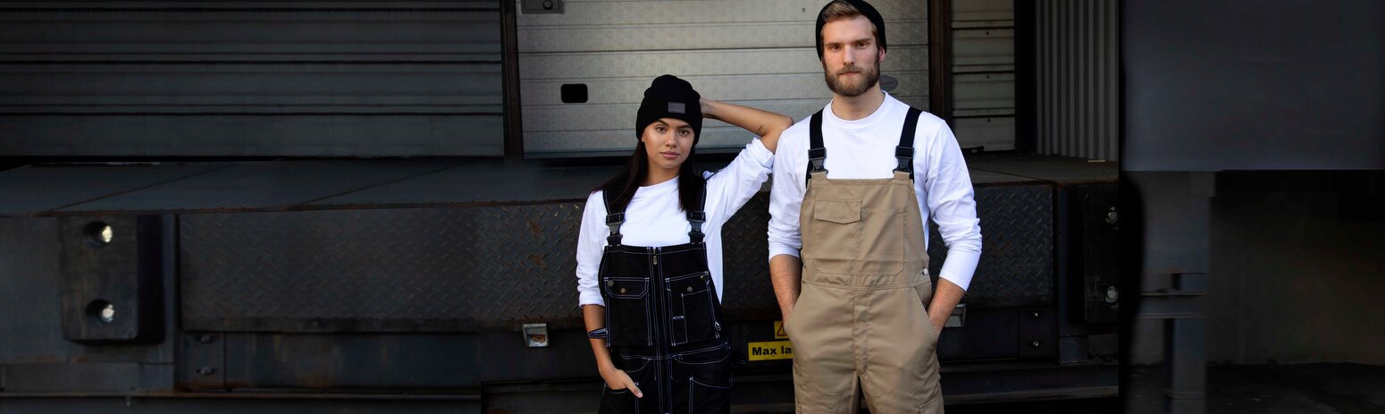 Man en vrouw in overall