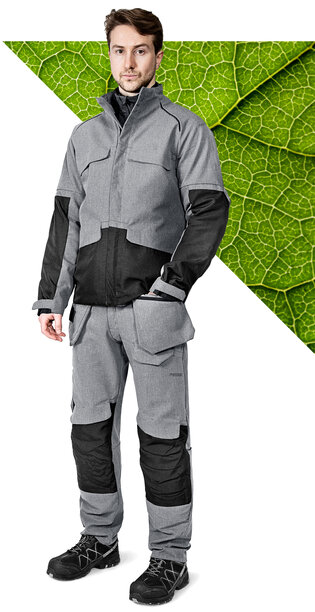 Model gekleed in Fristads Green de werkkleding collectie met EPD