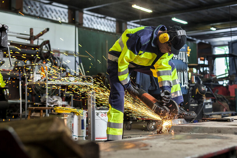 Palosuojatut antistaattiset työvaatteet Leijona