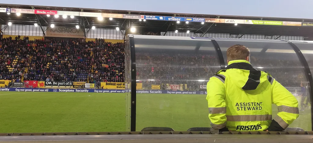 Steward in het NAC stadion