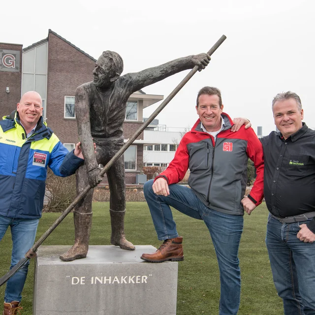 Harry van Raan, Fristads accountmanager samen met Richard Brouwer van BMB Techniek en Frank Griekspoor van Griekspoor B.V. op de foto