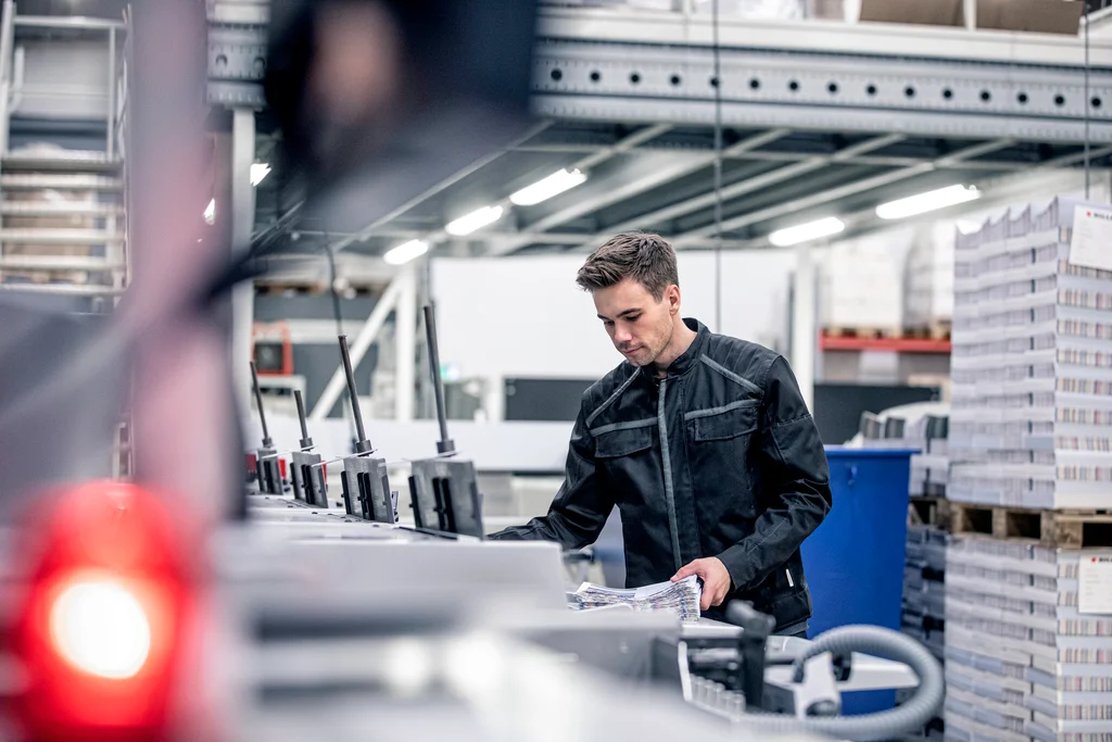 Dual Products Right Image