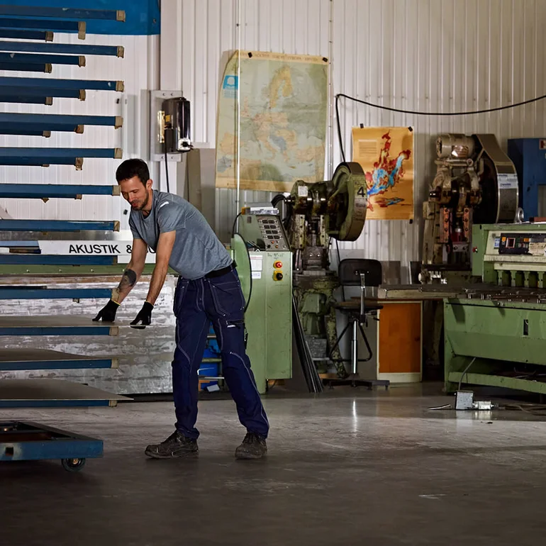 Fredrik työssä haukiunelmia Fristads mobile