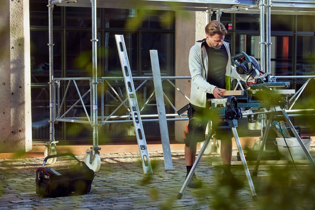 Dual Products Right Image