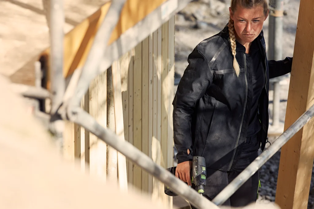 Dual Products Right Image