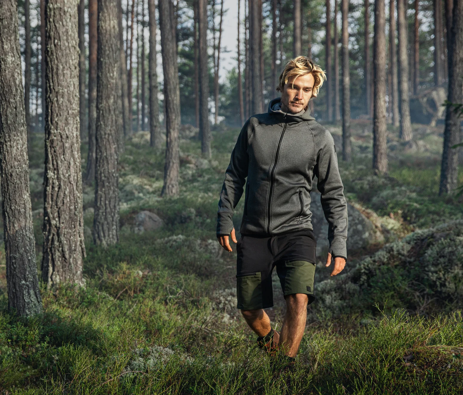 outdoor_men_mobile